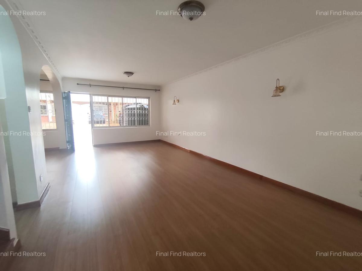 3 Bed Townhouse with En Suite in Brookside - 8