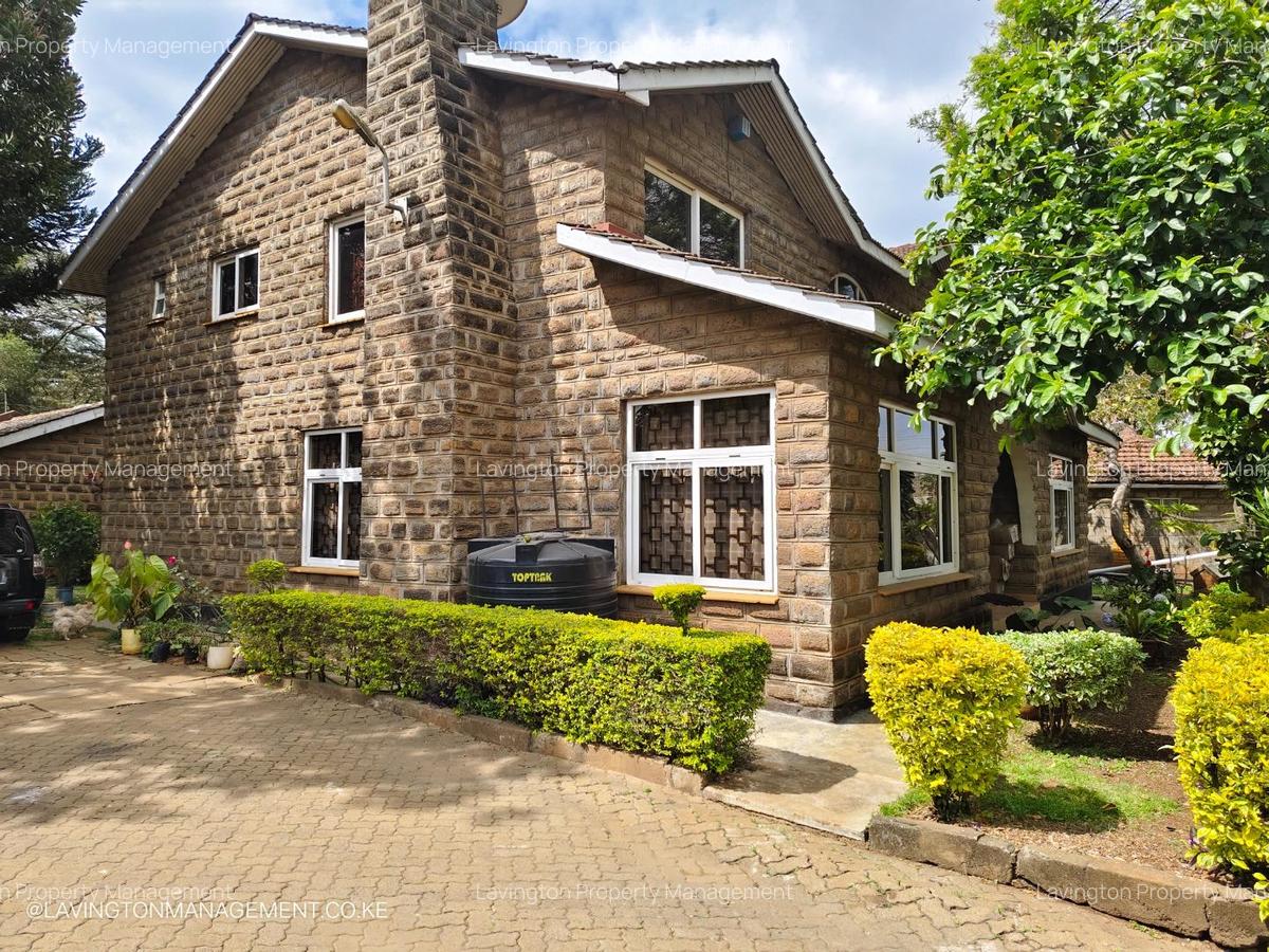 5 Bed House with En Suite at Lavington Green - 2