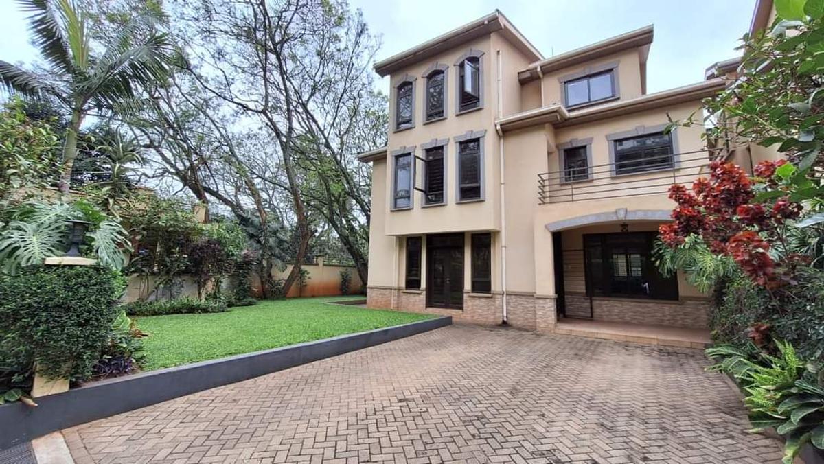 5 Bed Townhouse with En Suite at Lavington - 1