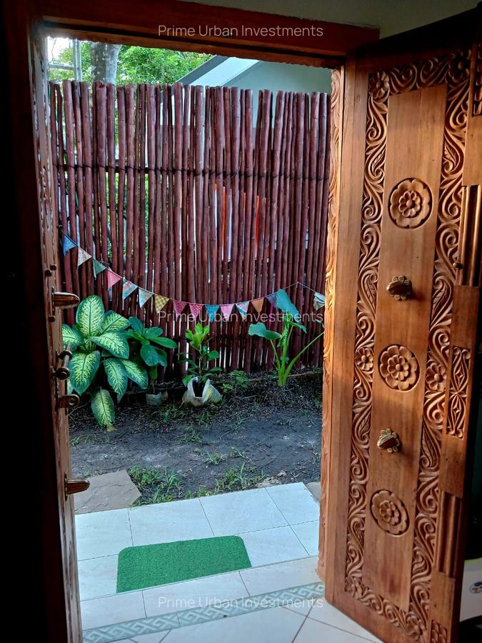 Serviced 1 Bed Apartment with En Suite in Diani - 12