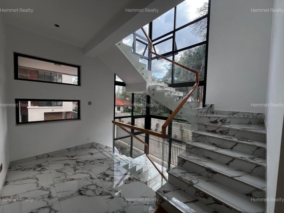 5 Bed Villa with En Suite in Lavington - 6