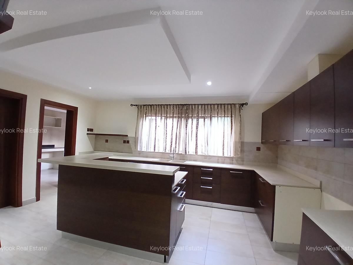 5 Bed Townhouse with En Suite at Lavington Green - 6
