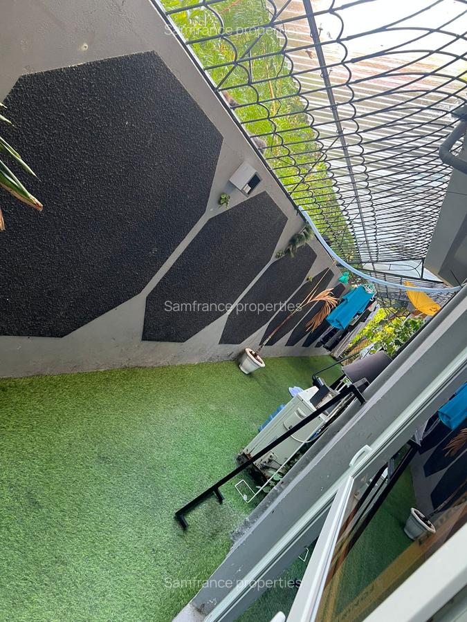 3 Bed Apartment with En Suite at Green Wood - 16