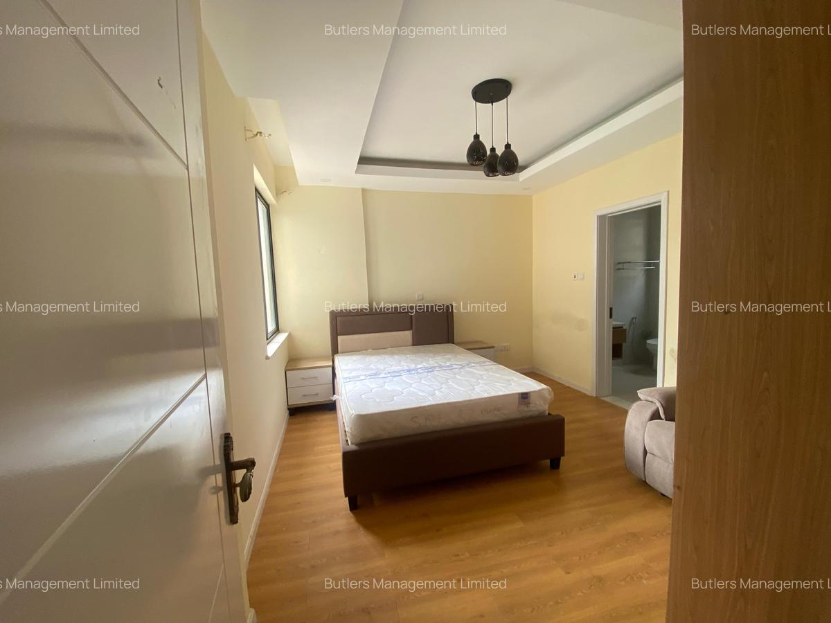 4 Bed Apartment with En Suite in Brookside - 11