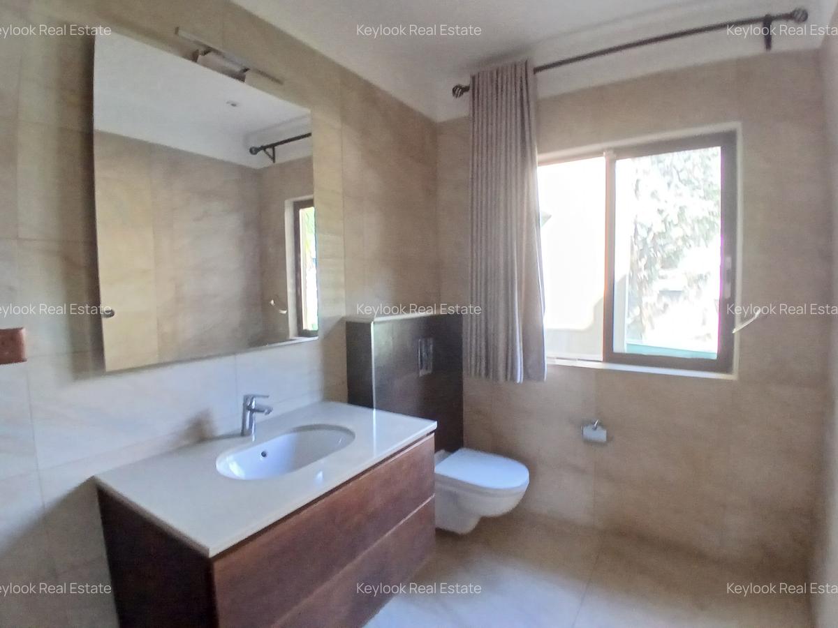 5 Bed Townhouse with En Suite at Lavington - 12
