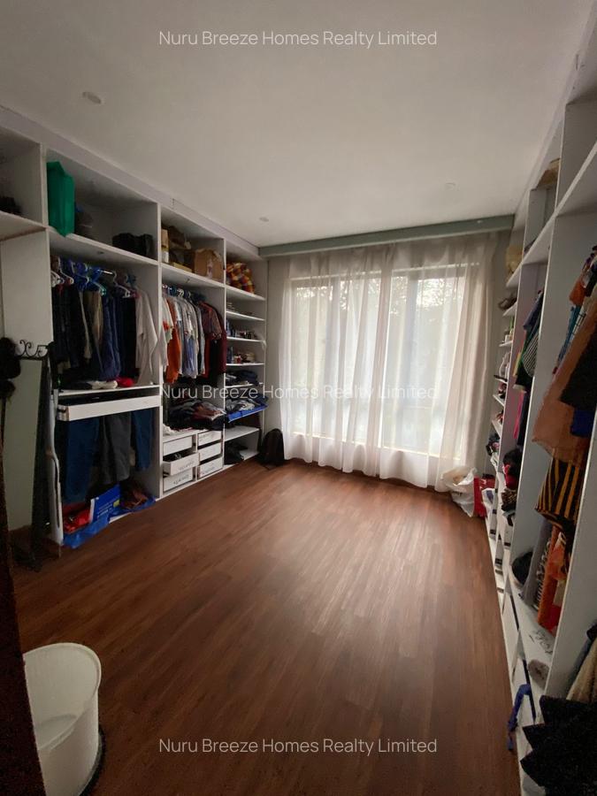 5 Bed House with En Suite in Runda - 17