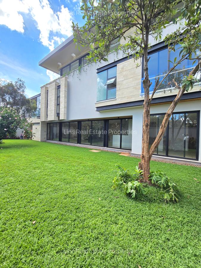 5 Bed Townhouse with En Suite in Brookside - 4