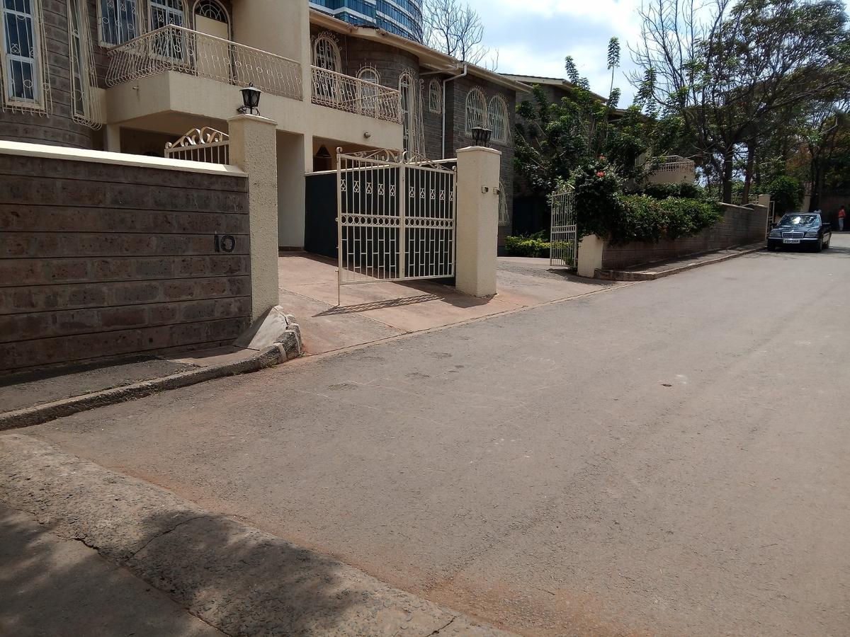 4 Bed Townhouse in Westlands Area - 10