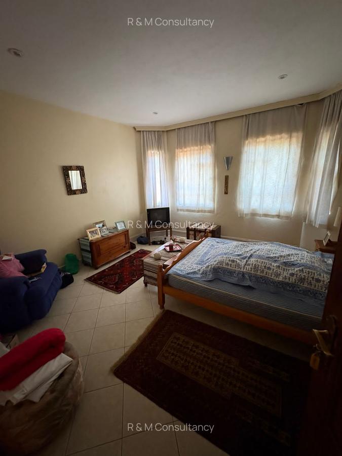 6 Bed House with En Suite at Runda Drive - 8