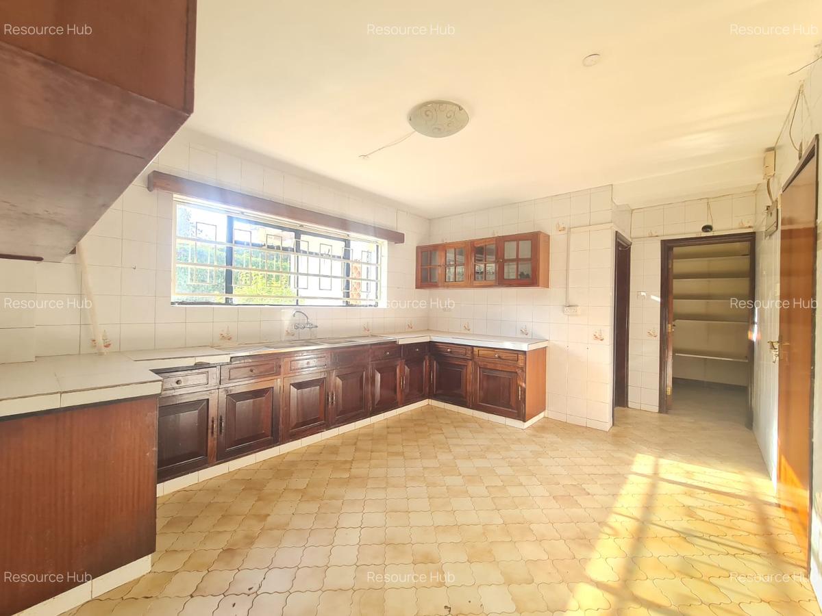 4 Bed House with En Suite at Nyari - 6