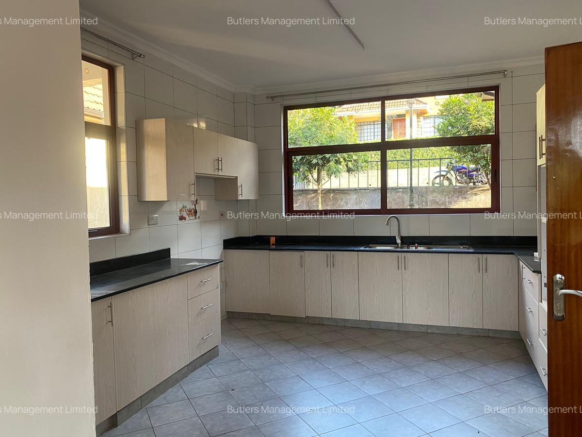 4 Bed Townhouse with En Suite in Redhill - 7