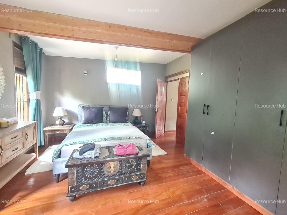 2 Bed House with En Suite at Near The Hub - 14