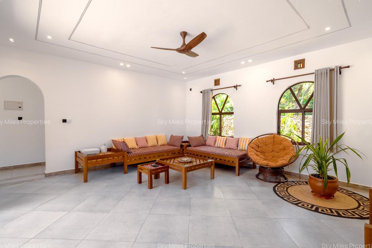 3 Bed Villa with En Suite at La-Marina - 17