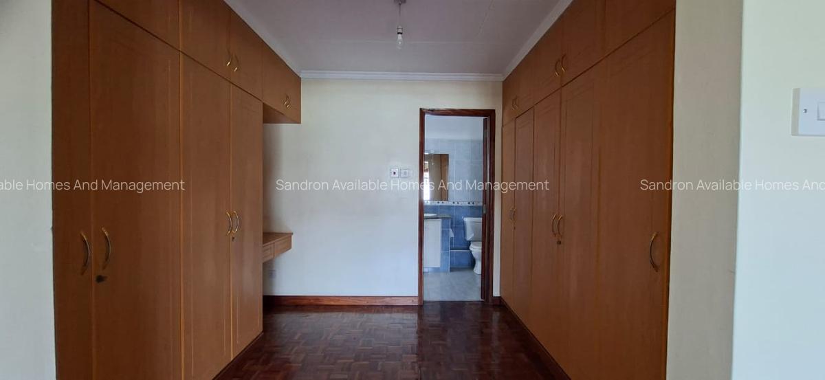 4 Bed Villa with En Suite in Westlands Area - 11