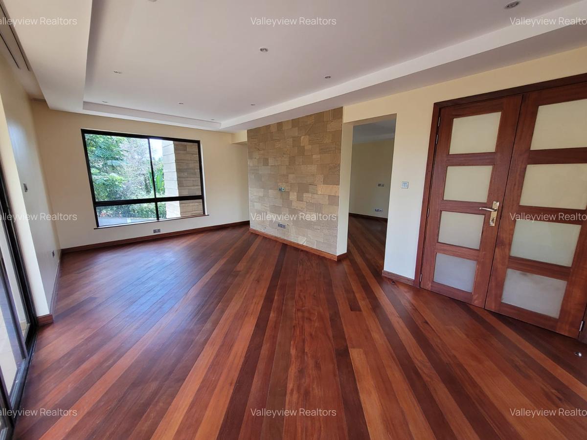 5 Bed Townhouse with En Suite at Lavington - 18