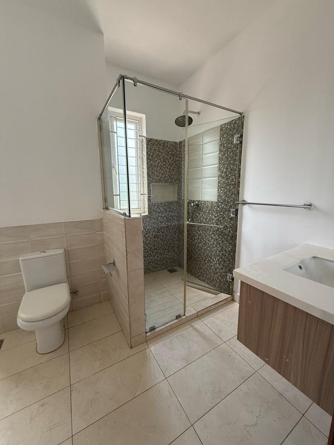 4 Bed Townhouse with En Suite in Lavington - 6