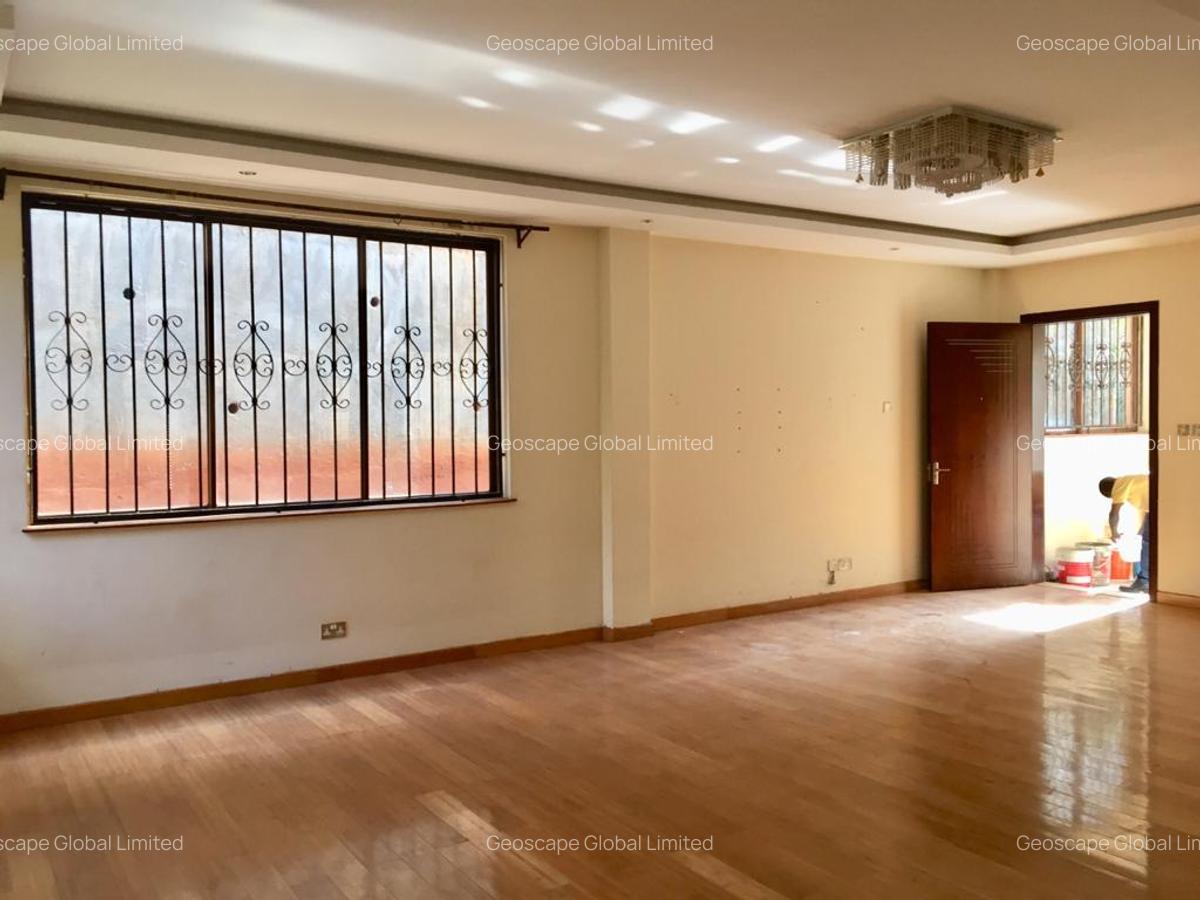 5 Bed House with En Suite in Spring Valley - 4