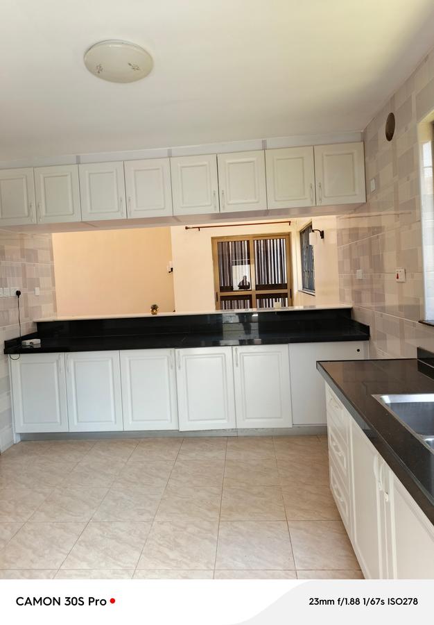 5 Bed Townhouse with En Suite at Lavington - 9