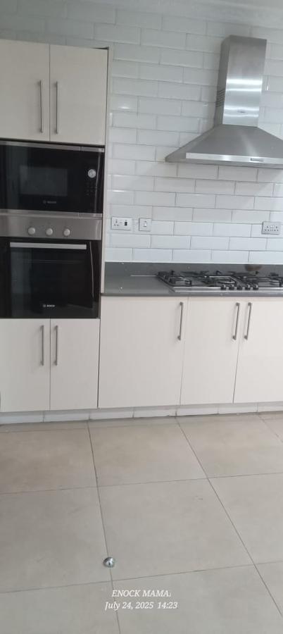 5 Bed House with En Suite at Statehouse Areas - 6