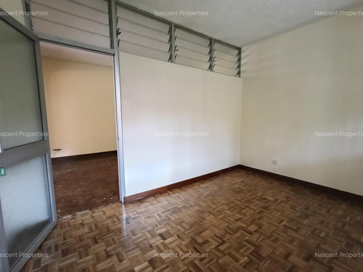 6 Bed House with En Suite in Nyari - 15