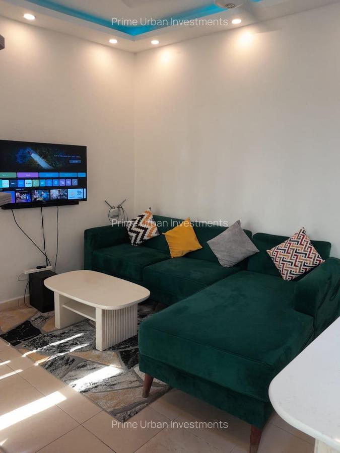 Serviced 1 Bed Apartment with En Suite at Sunset Paradise - 4