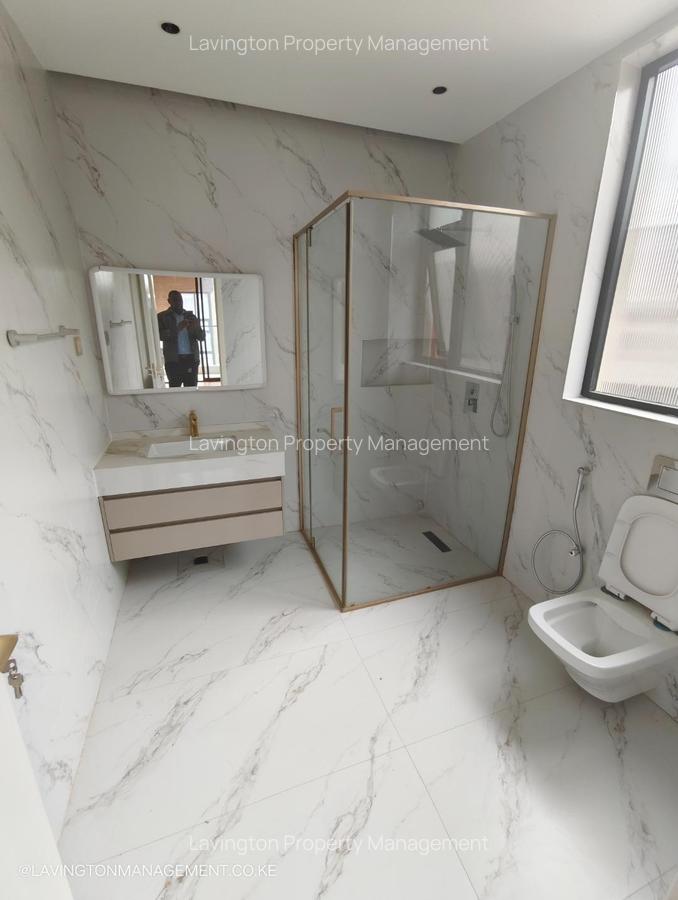 5 Bed Townhouse with En Suite at Lavington Green - 12