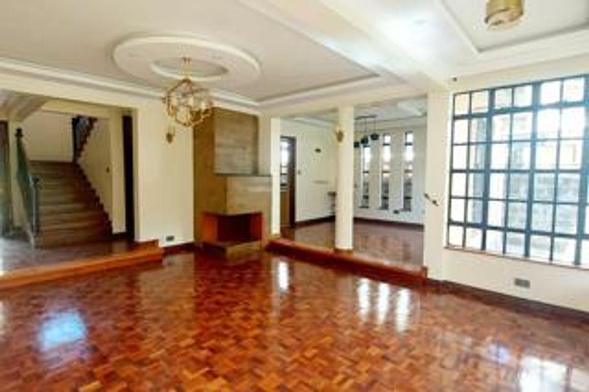 5 Bed Townhouse with En Suite at Lavington Green - 6