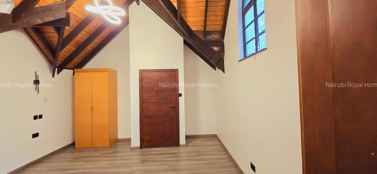 5 Bed Townhouse with En Suite at Lavington Green - 4