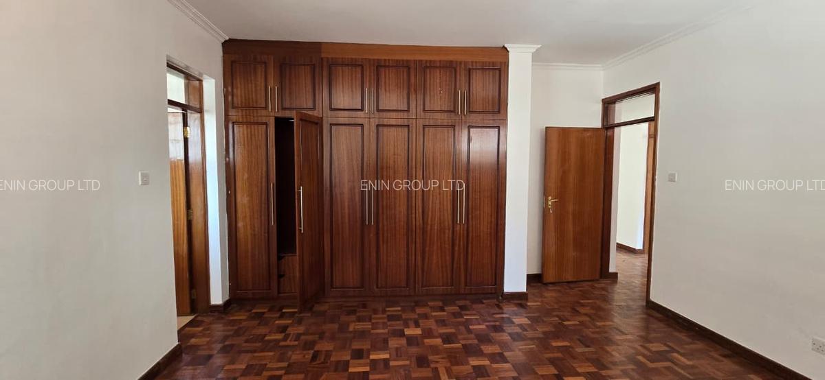 5 Bed Townhouse with En Suite in Lavington - 3