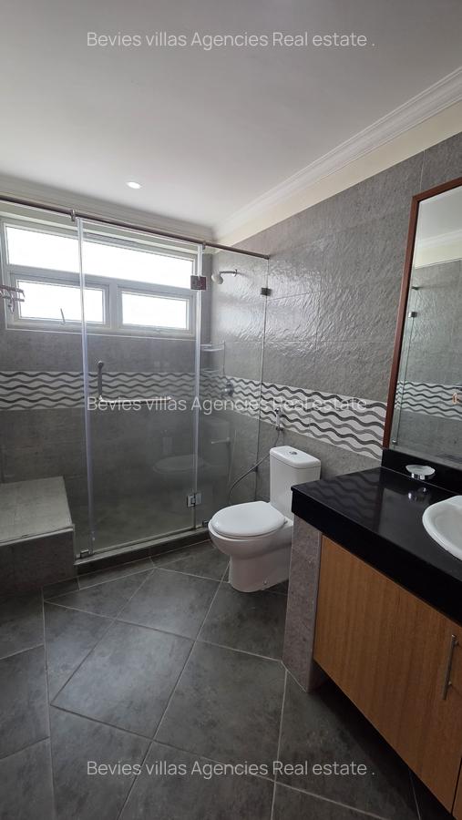 4 Bed Apartment with En Suite at Parklands - 19