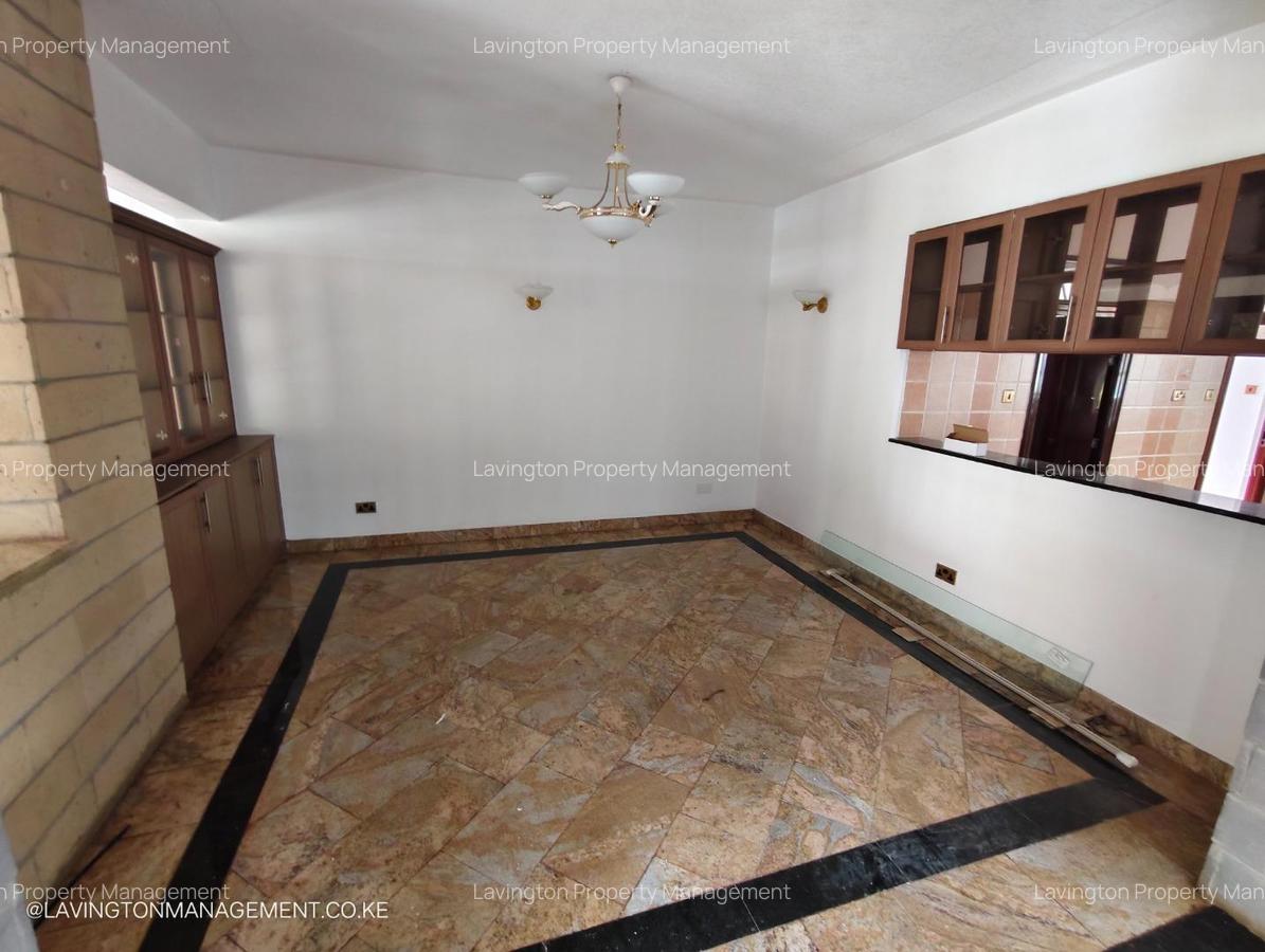 5 Bed Townhouse with En Suite at Lavington - 3