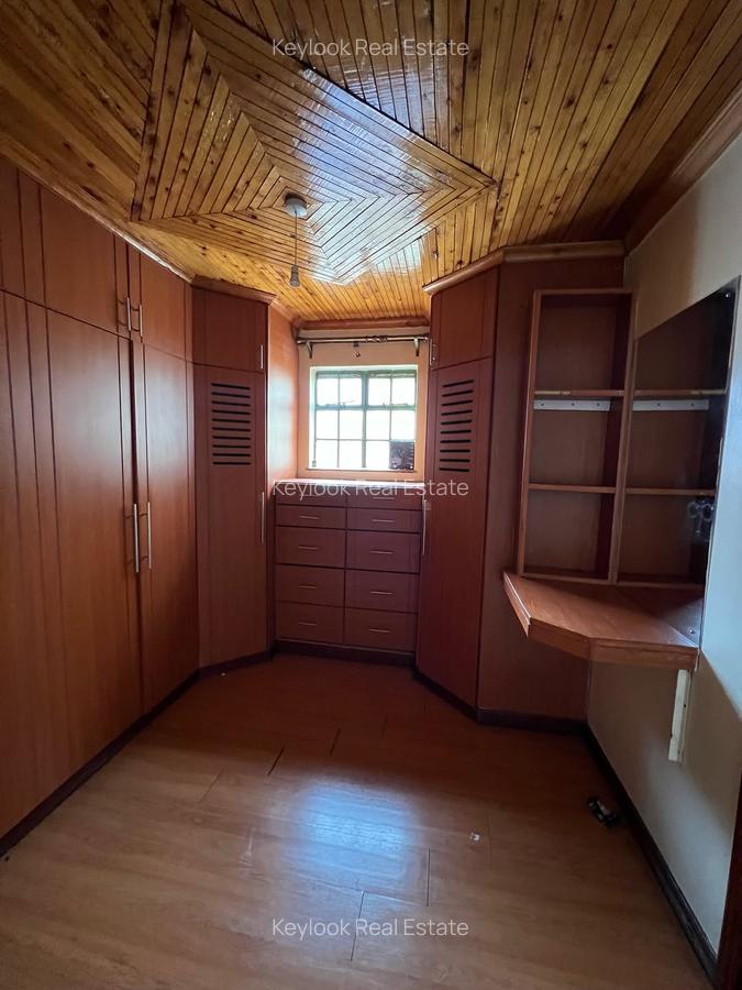 4 Bed Townhouse with En Suite at Lavington - 3