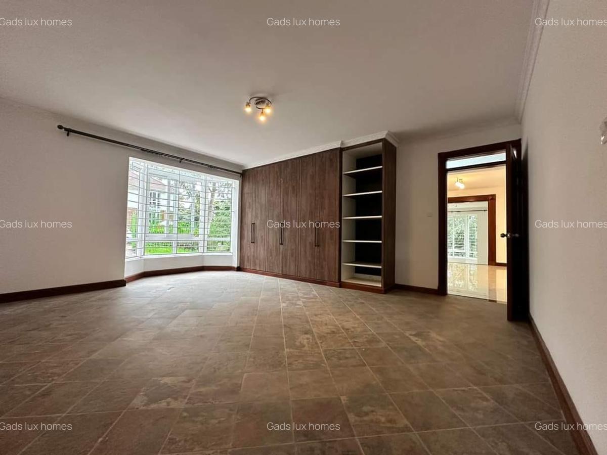 5 Bed Townhouse with En Suite at Rosslyn - 13