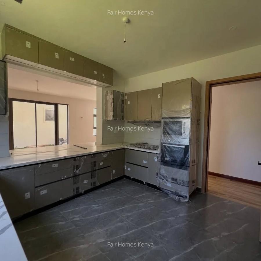 6 Bed Townhouse with En Suite at Lavington Green - 2