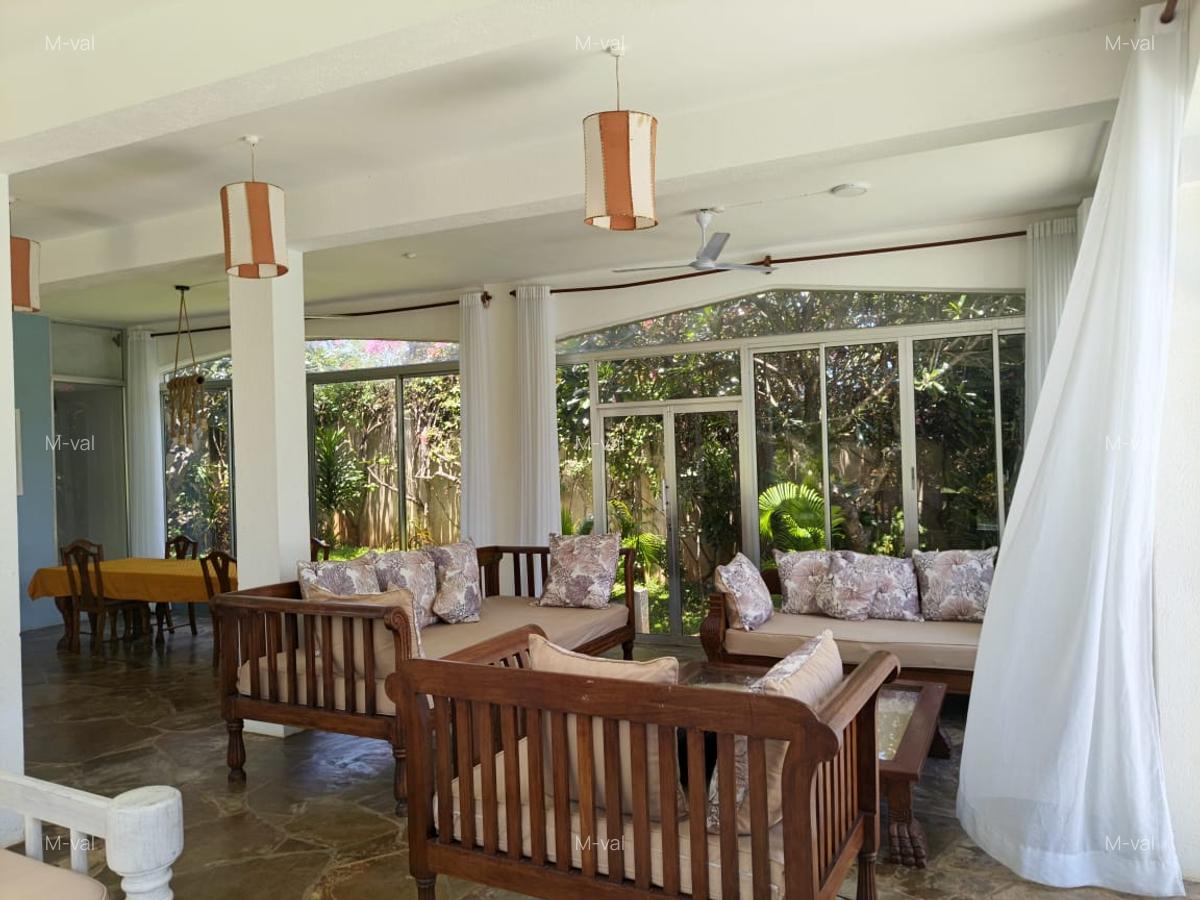 3 Bed Villa with En Suite at Casuarina - 8