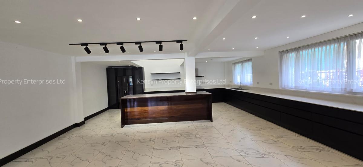 5 Bed House with En Suite in Runda - 18