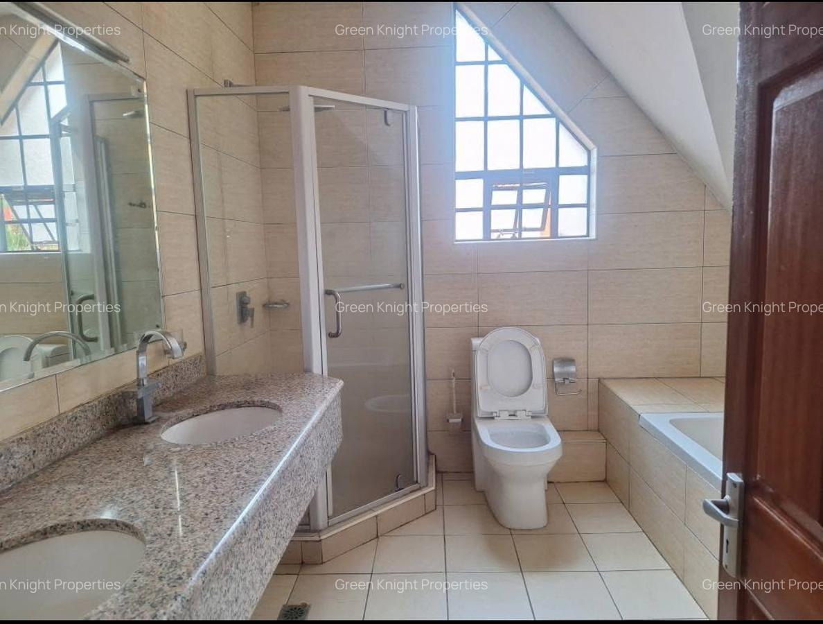 4 Bed Townhouse with En Suite in Lavington - 9