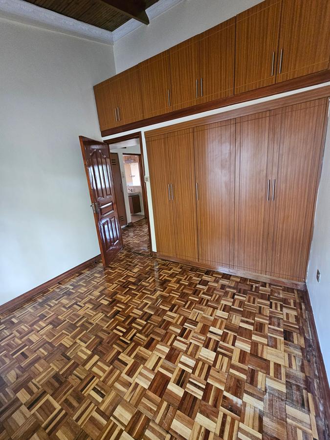 4 Bed Townhouse with En Suite at Lavington - 20