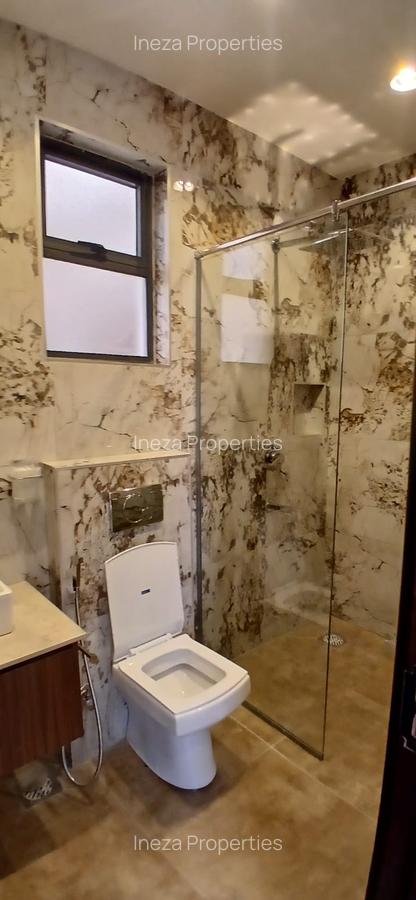 2 Bed Apartment with En Suite in Brookside - 9