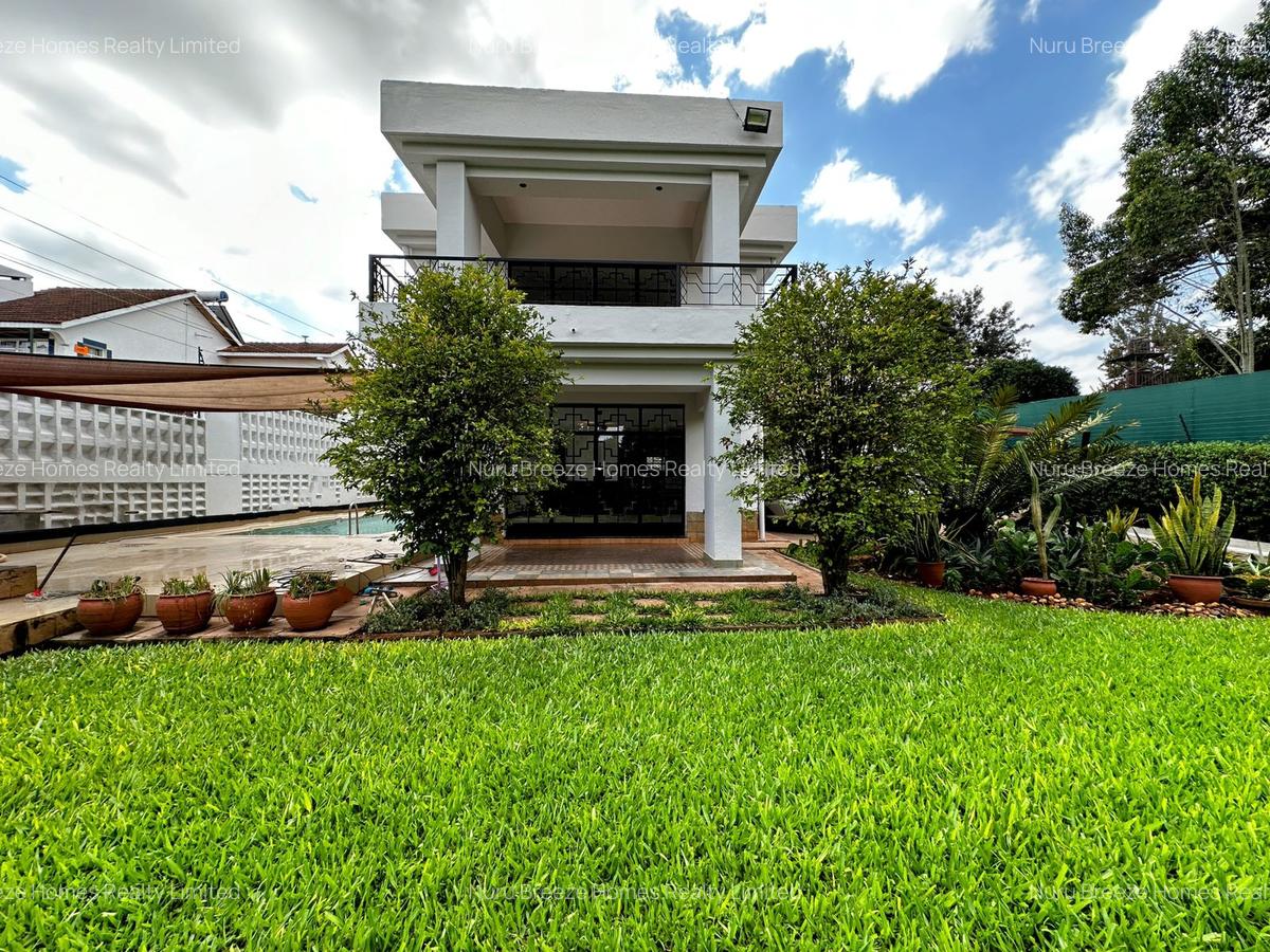 5 Bed House with En Suite in Runda - 1