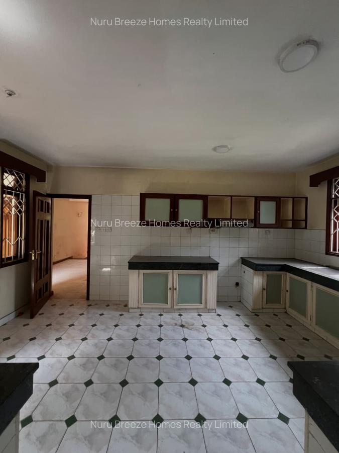 4 Bed Townhouse with En Suite in Lavington - 11