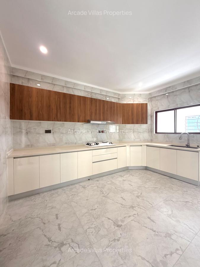 3 Bed Apartment with En Suite in Kileleshwa - 4