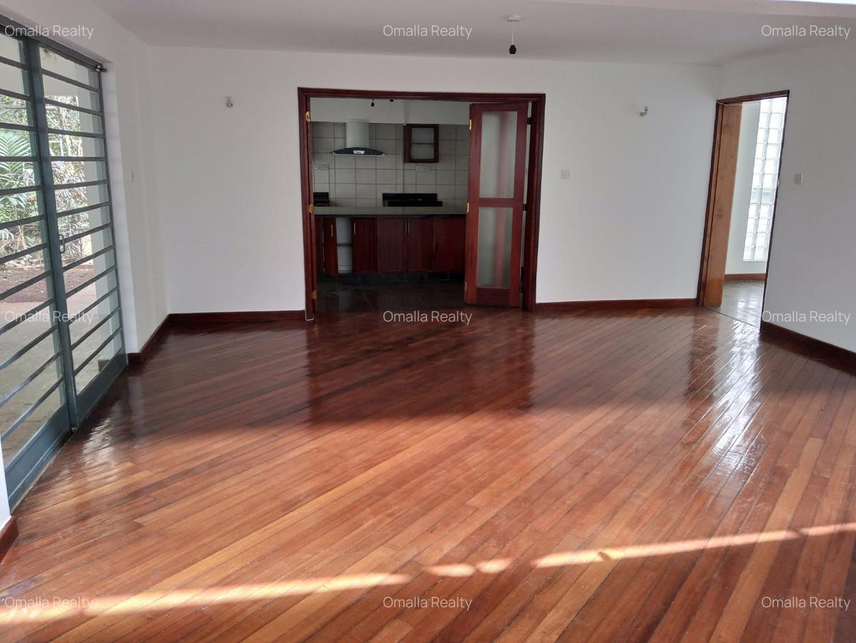 4 Bed House with En Suite in Lavington - 17