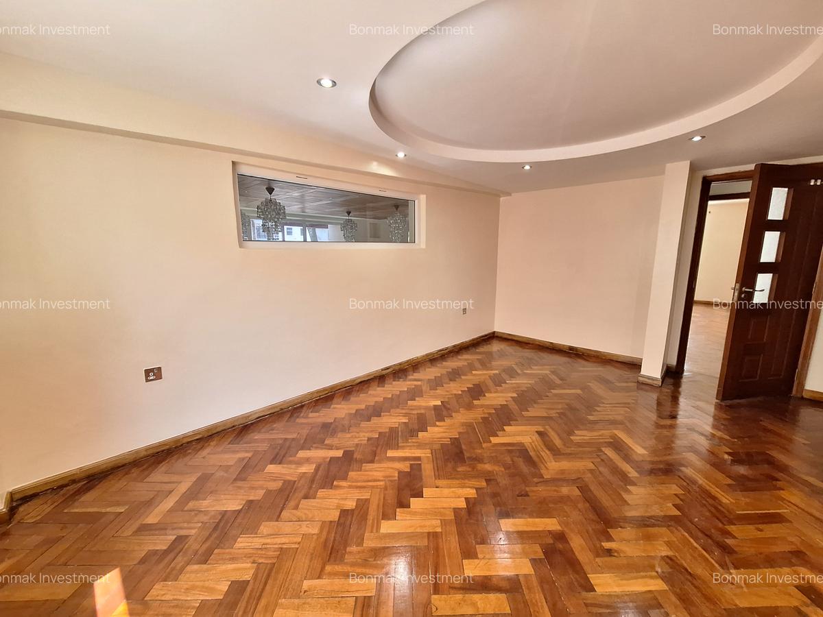 5 Bed Townhouse with En Suite at Lavington Green - 18