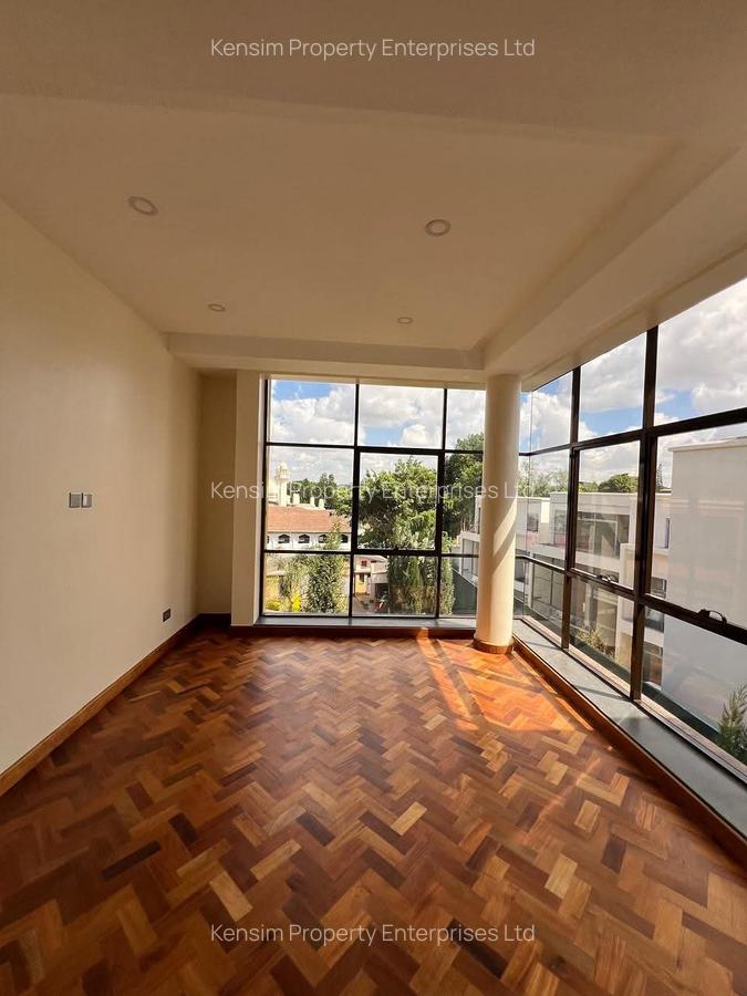 5 Bed Townhouse with En Suite in Lavington - 13