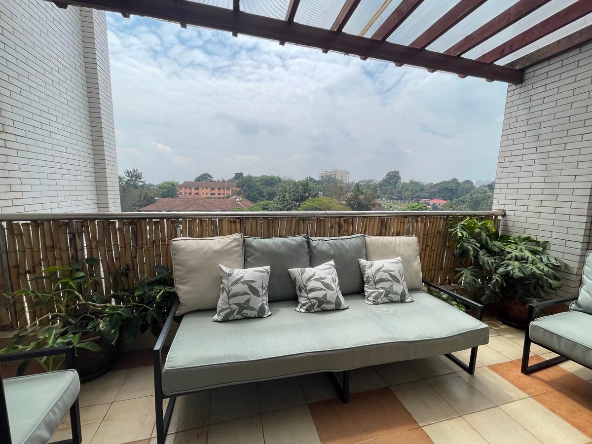 2 Bed Apartment with En Suite in Lavington - 2