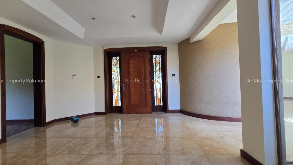 5 Bed House with En Suite in Runda - 11