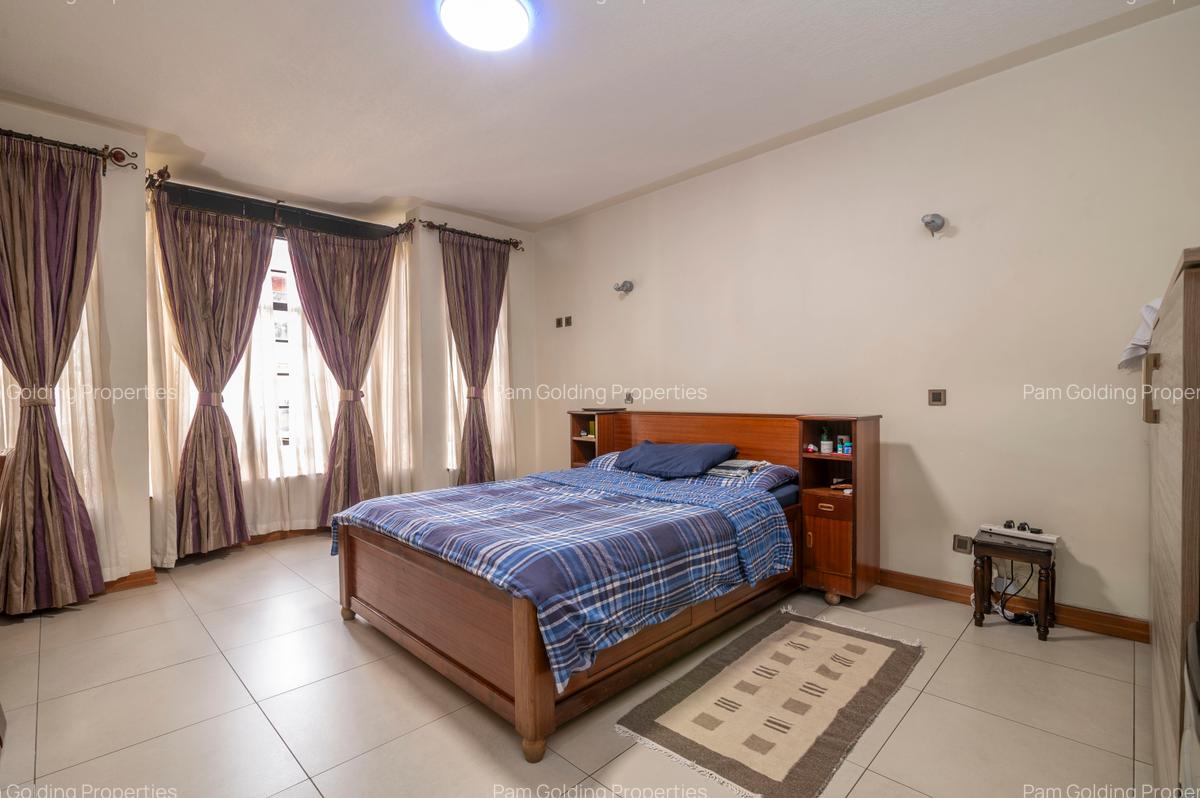 4 Bed Apartment with En Suite at General Mathenge - 13