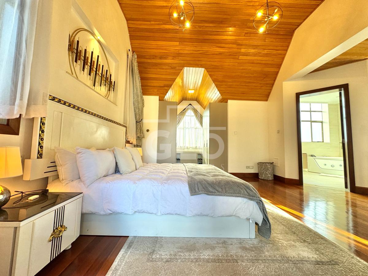 5 Bed House with En Suite in Runda - 8