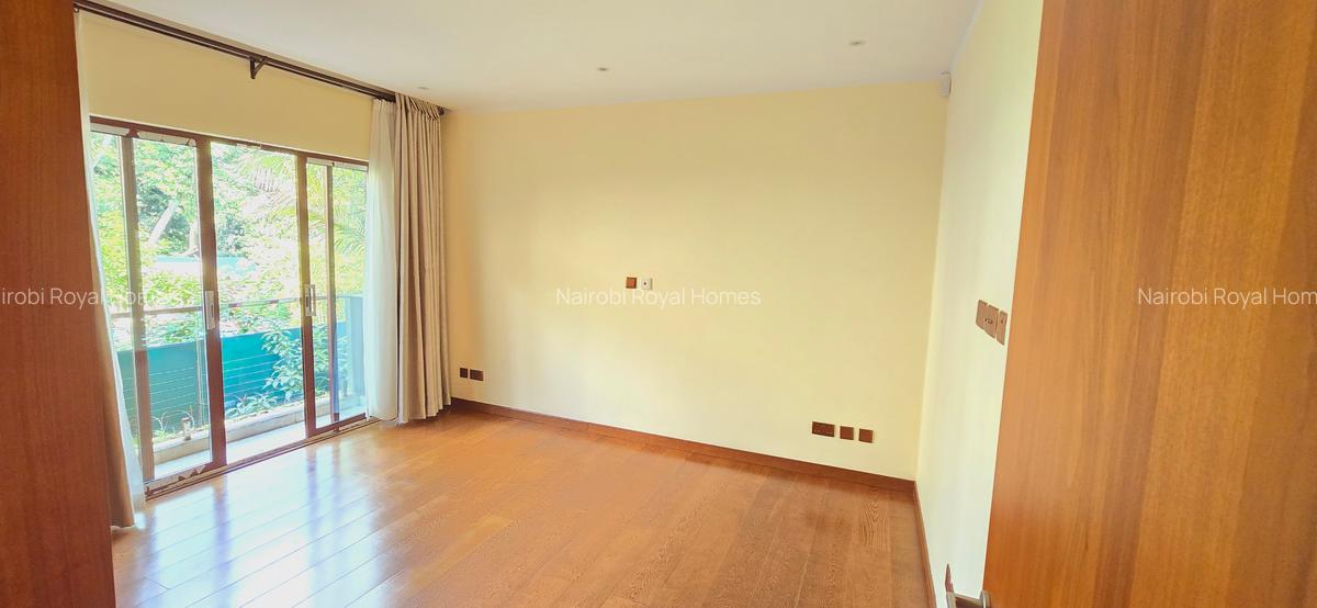 5 Bed Townhouse with En Suite at Lavington Green - 13